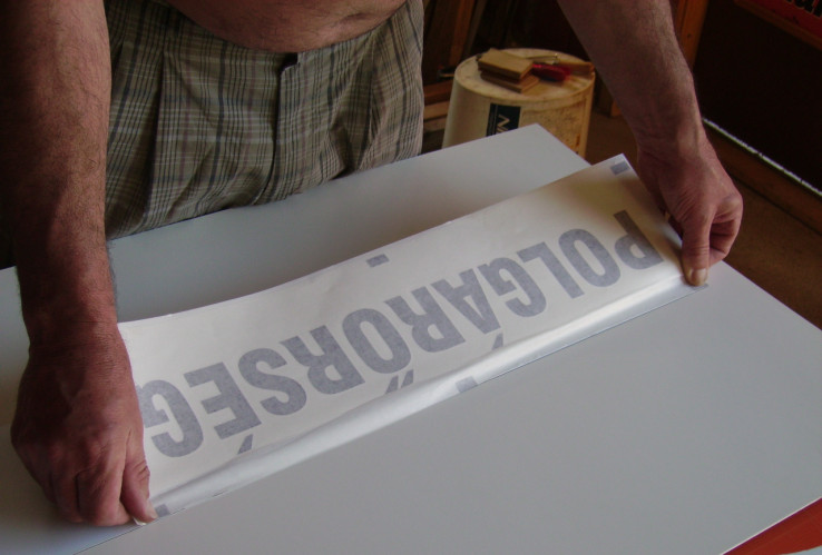 Felirat, rekl�mfelirat - matrica-c�mke, bet�kiv�g�s - 002